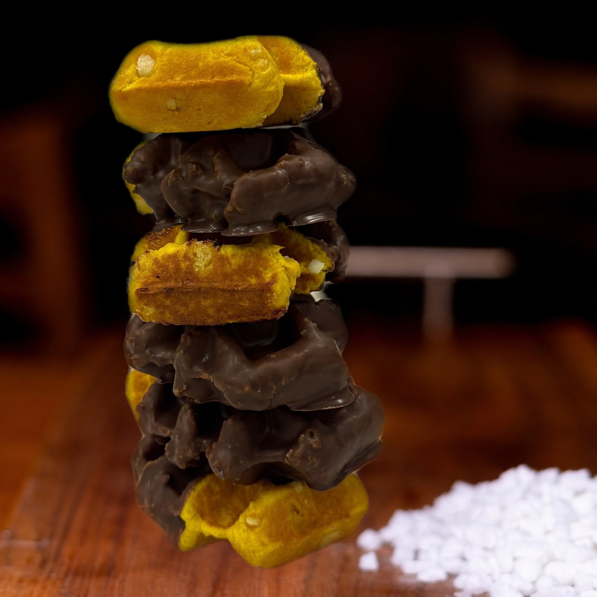 Bruges 6-Pack: Banana Milk Chocolate Liège Waffle